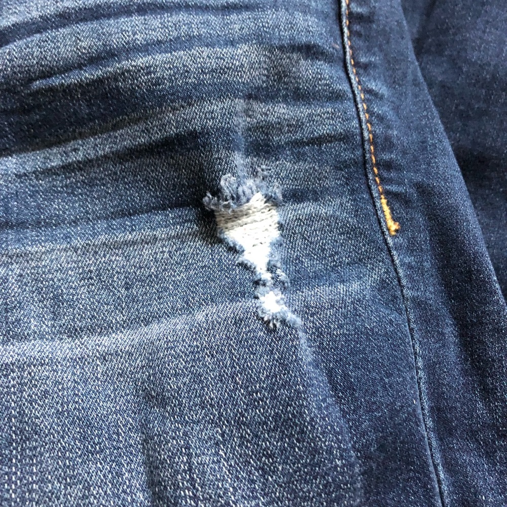 American Eagle Ripped Jeans - Picture 3 of 5